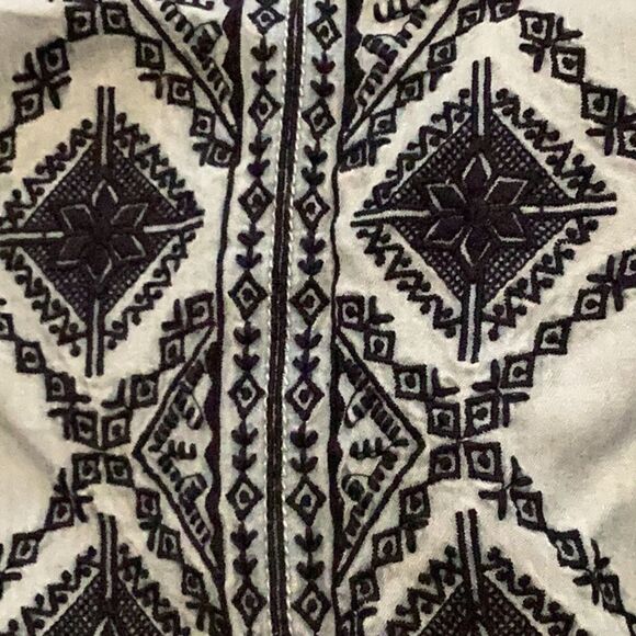 NWT  New Crown & Ivy sleeveless Embroidered chambray romper XS - Picture 8 of 10